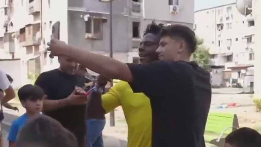 Influencer american IShowSpeed vizitează Bucureștiul și transmite live pe YouTube