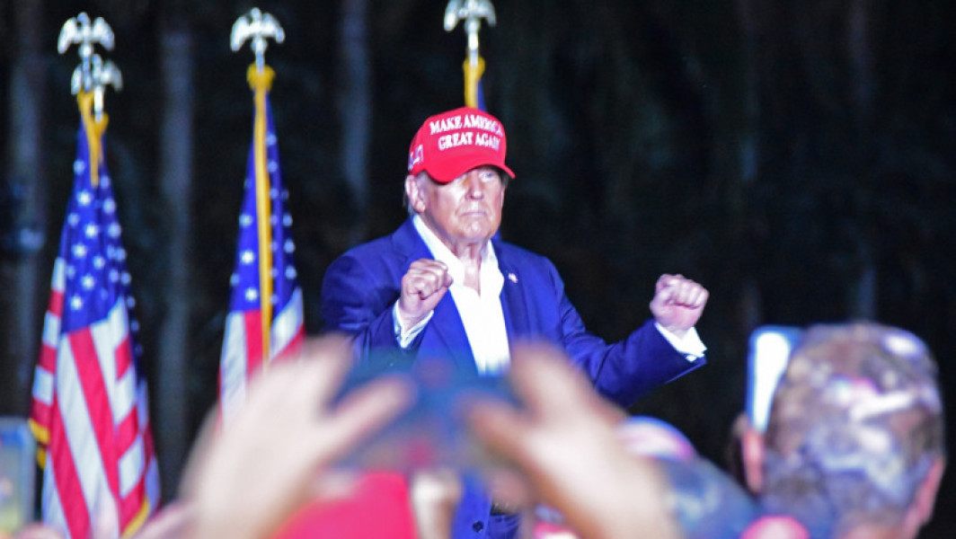 Biden primește un ajutor neașteptat de la Trump într-o dispută cu Clooney