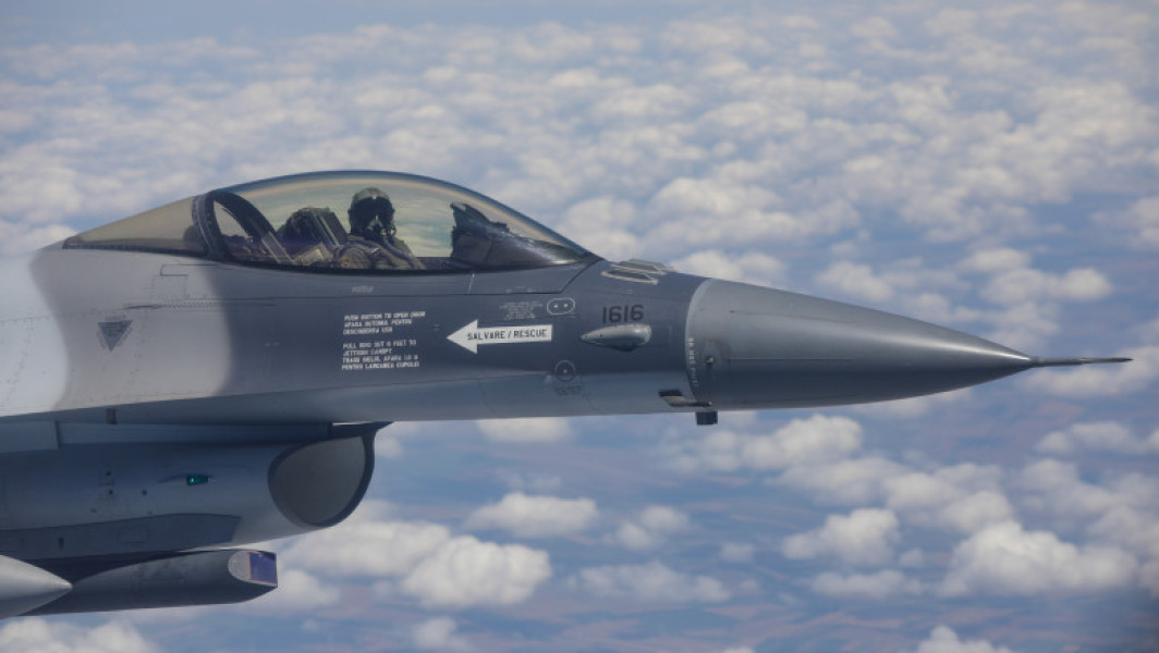 Dezinformare pe canale de propagandă rusești despre misiuni cu aeronave F-16 decolate din România. Ce spune Ministerul Apărării