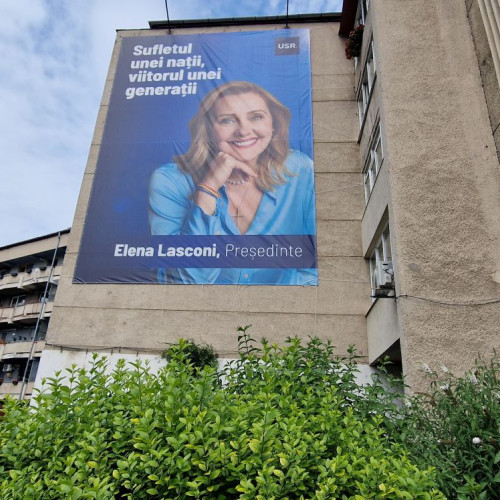 Banner care o promovează pe Elena Lasconi, posibil să fie dat jos din Sibiu