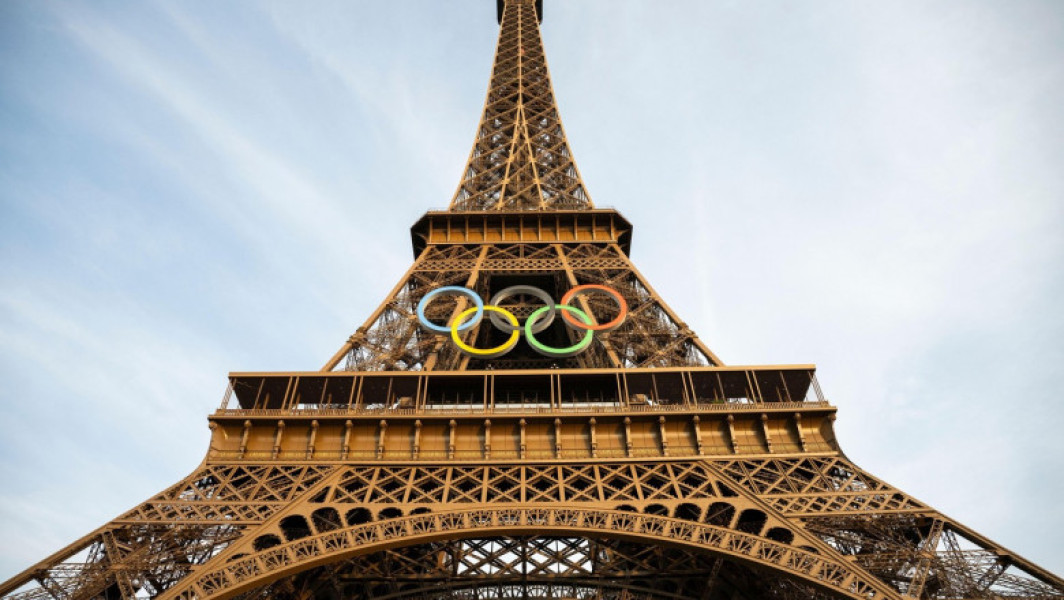 Inelele olimpice au fost demontate de pe Turnul Eiffel