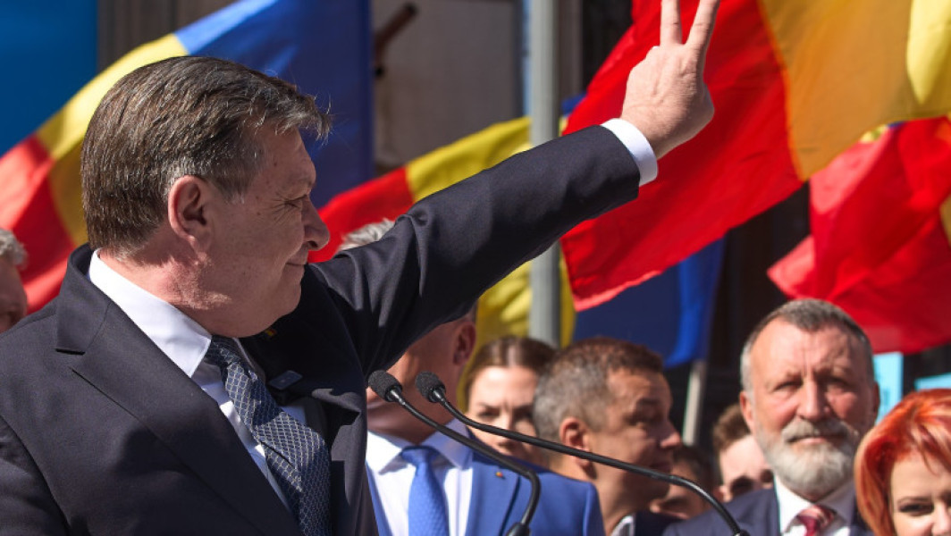 Crin Antonescu susține reducerea numărului de parlamentari la 300
