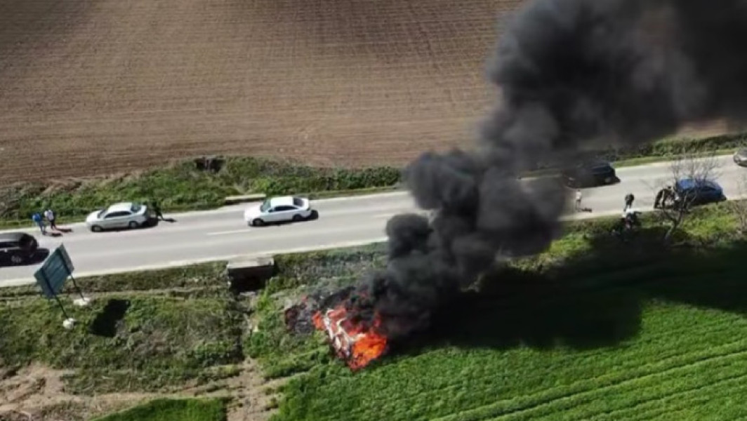 Accident rutier la Luncasi: o mașină electrică a luat foc