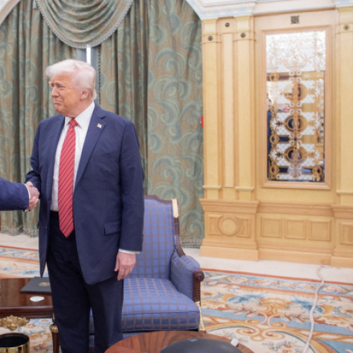 Donald Trump se întâlnește cu liderul sirian Ahmed al-Sharaa la Riad