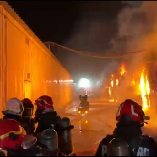 Incendiu puternic la depozit din zona complexului comercial Dragonul Roșu