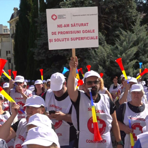 Protest masiv în fața Prefecturii din Constanța