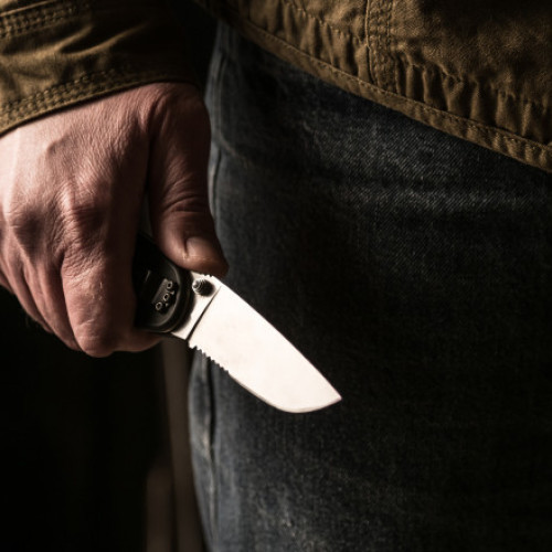 Un atac cu cuțitul pe o stradă din sectorul 1 al Bucureștiului a avut loc joi, fiind nevoie ca victima să primească îngrijiri medicale suplimentare la spital. Potrivit Poliției Capitalei, persoana rănită a primit primul ajutor la fața locului înainte de a fi transportată la unitatea medicală.