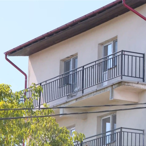 Bărbatul din Otopeni, care și-a ucis fiul vitreg de 3 ani și s-a baricadat în apartament, în stare de fapt de câteva zile, continuă să refuze să se predea autorităților