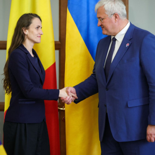 Ministrul român de externe, Oana Toiu, anunță că agresiunea Rusiei împotriva Ucrainei va fi dezbătută la reuniunea informală a Uniunii Europene de la Copenhaga, informează digi24.ro. Oficialul român a condamnat atacurile repetate împotriva civiliilor și a spus că trebuie crescută presiunea financiară asupra Kremlinului pentru a sprijini pacea și securitatea în regiune.