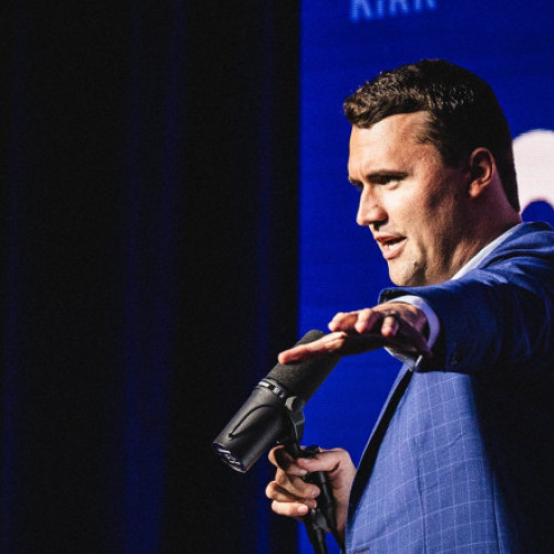 Charlie Kirk asasinat în fața studenților; susținea ca violența armelor întreține Amendamentul II