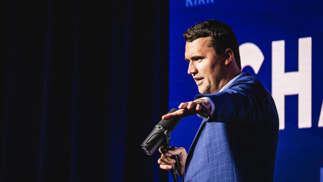Charlie Kirk asasinat în fața studenților; susținea ca violența armelor întreține Amendamentul II