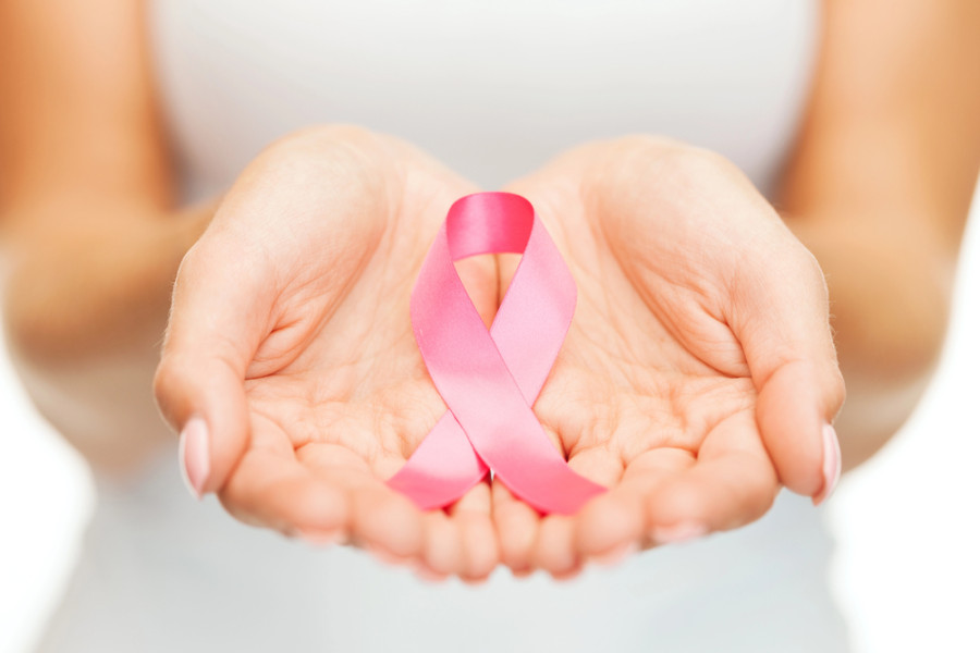 Instituţiile din Cluj marchează lupta împotriva cancerului de sân printr-un eveniment simbolic