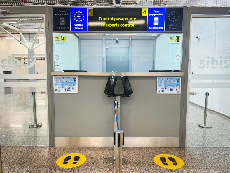 Aeroportul din Sibiu este primul din țară unde străinii nu mai trebuie să stea la ștampilat pașapoarte. „Începând de duminică”