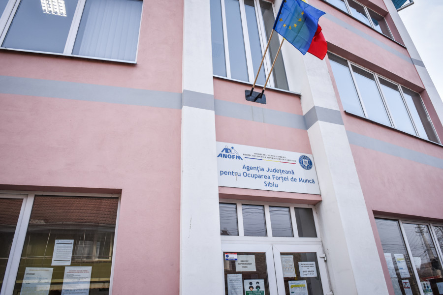 21 de agenți economici au oferit 246 de locuri de muncă la bursa pentru absolvenți din Sibiu