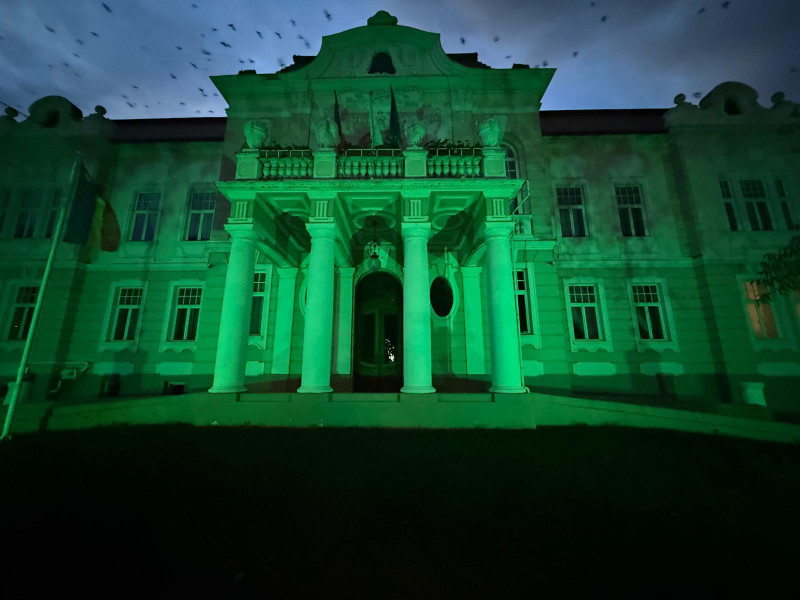 Șase clădiri ale ULBS iluminate în verde de Ziua Mondială a Sănătății Mintale