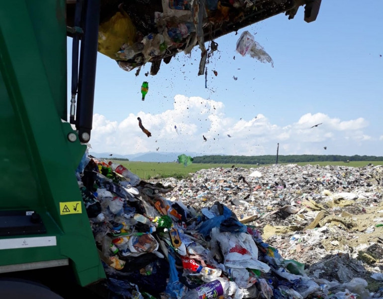 Consilierii județeni din Sibiu decid majorarea tarifelor pentru gestionarea deșeurilor