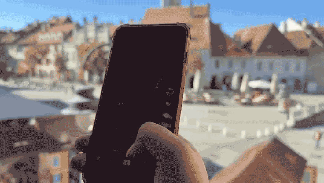 Mai mult de jumătate dintre români raportează expunere frecventă la dezinformare
