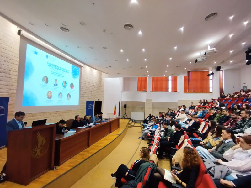 Dezbatere la Sibiu despre dezinformare și viitorul democrației digitale