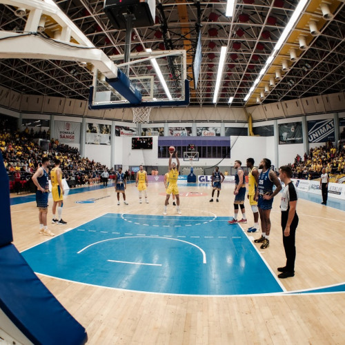 Dinamo domoleste locul CSU Sibiu pe terenul din Sala Transilvania