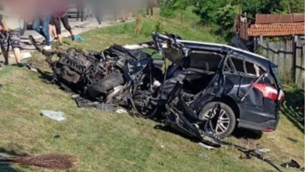 Accident tragic în Vâlcea: Un autocar cu 51 de copii, lovit frontal